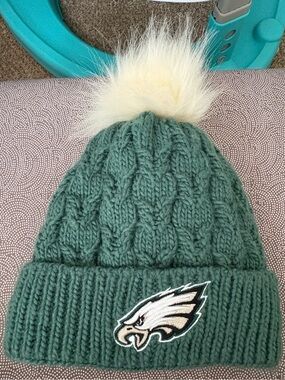 Philadelphia Eagles Women's Green Knit Pom Beanie with Ivory Pom